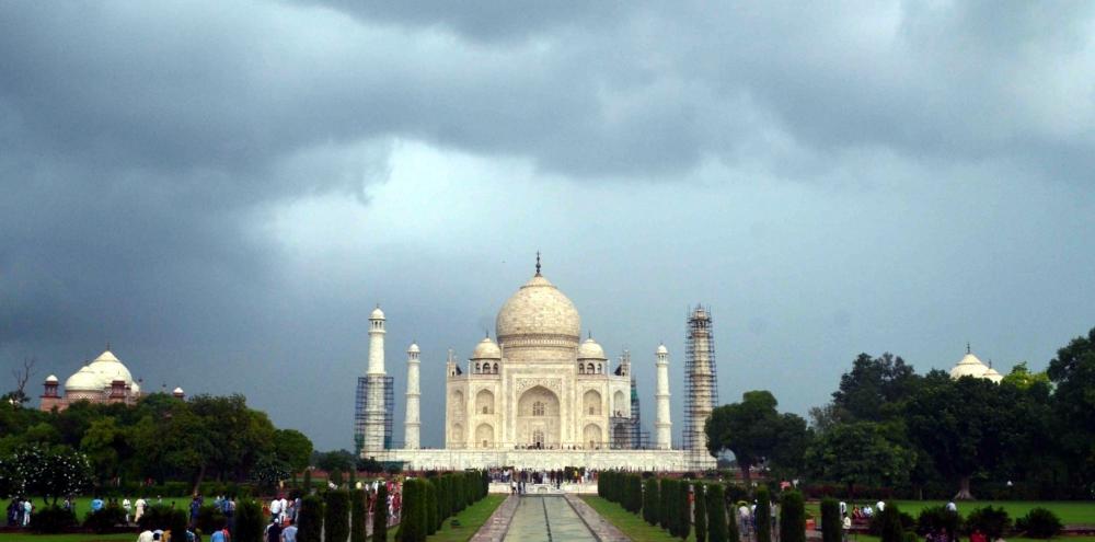 The Weekend Leader - Offline sale of tickets for Taj Mahal stopped